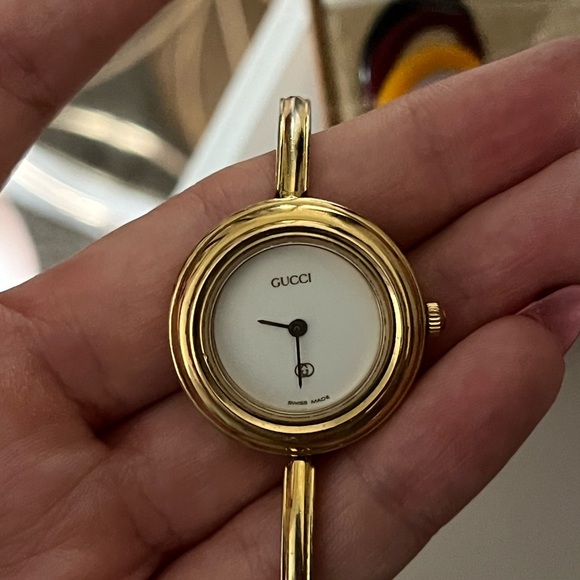 Gucci Gold Bezel Watch With All Bezels - Picture 5 of 9
